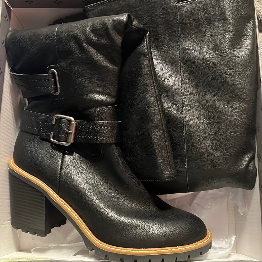 NWB KNEE HIGH BLACK Boot Size 8 BEAUTIFUL BOOTS